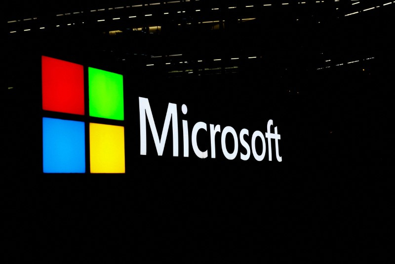 © Reuters. FILE PHOTO: A picture shows the Microsoft logo at the Microsoft offices in Issy-les-Moulineaux near Paris, France, March 25, 2024. REUTERS/Gonzalo Fuentes/File Photo